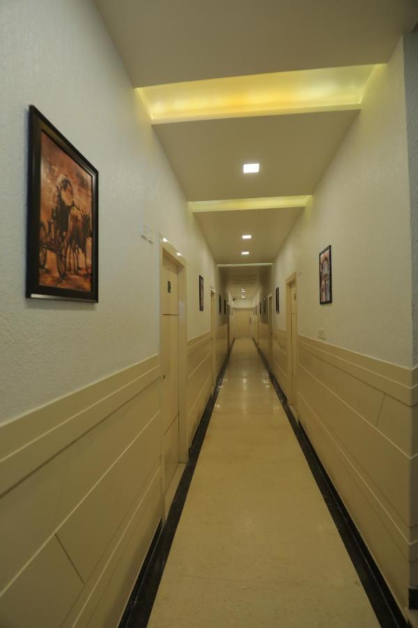 Hotel Sahib'S Red Carpet - The Family & Corporate Hotel Agra  Eksteriør billede